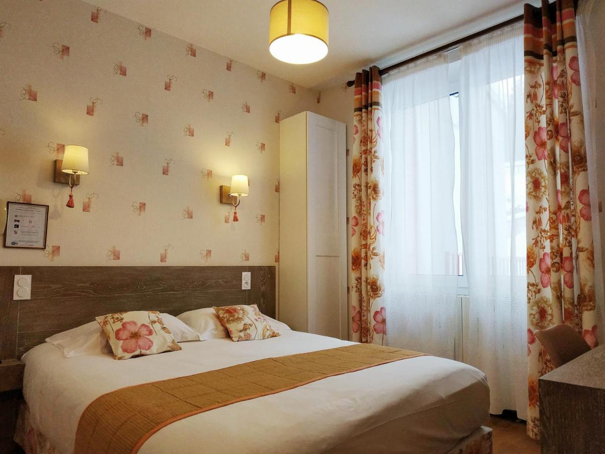 Hotel Restaurant Le Grillon Chambon-sur-Lac Εξωτερικό φωτογραφία