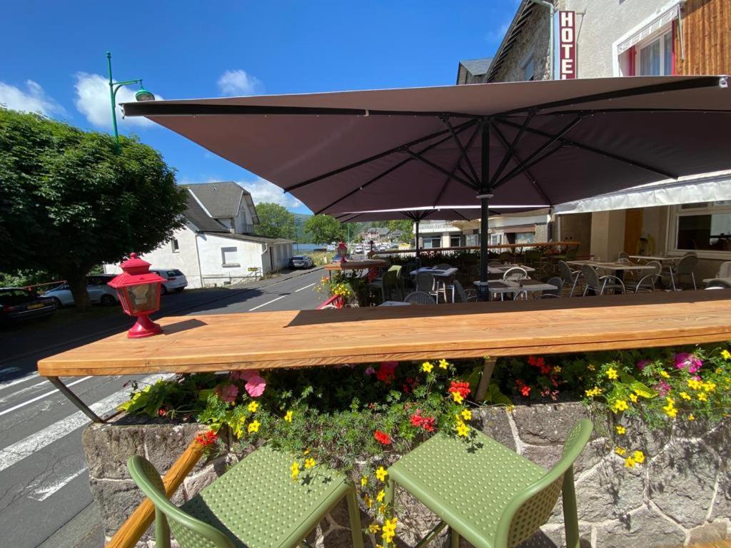Hotel Restaurant Le Grillon Chambon-sur-Lac Εξωτερικό φωτογραφία