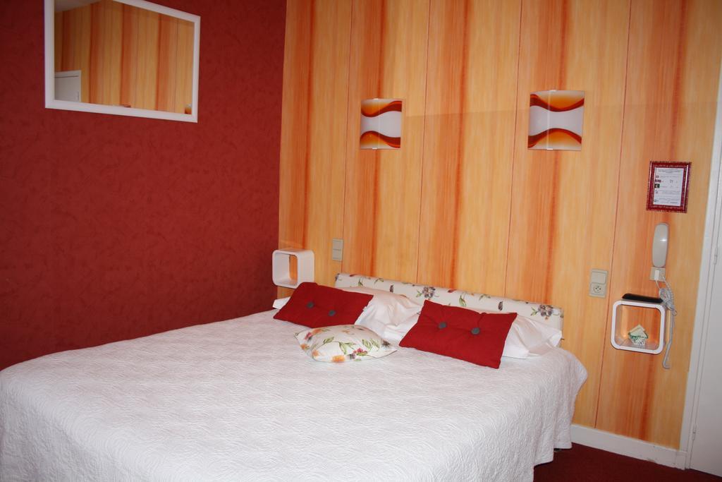 Hotel Restaurant Le Grillon Chambon-sur-Lac Εξωτερικό φωτογραφία