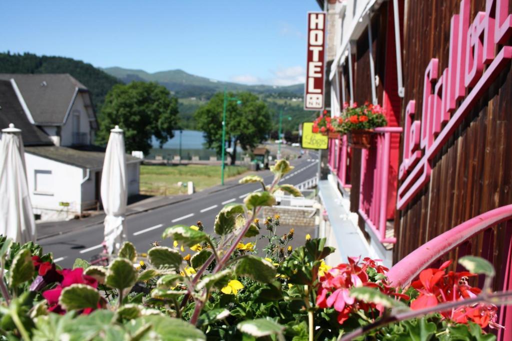 Hotel Restaurant Le Grillon Chambon-sur-Lac Εξωτερικό φωτογραφία